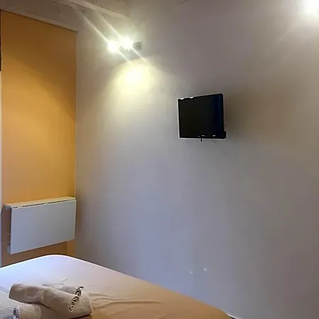 לינה וארוחת בוקר Al Corso 4*
